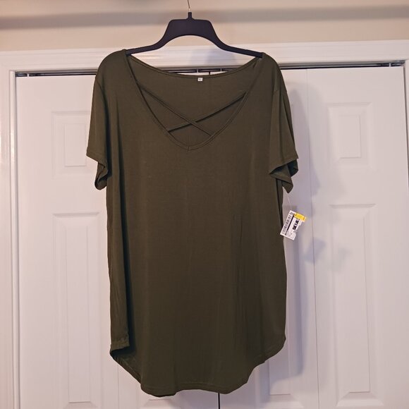 #16 3/$18 - Green Short Sleeve Top Size XL - Picture 1 of 6